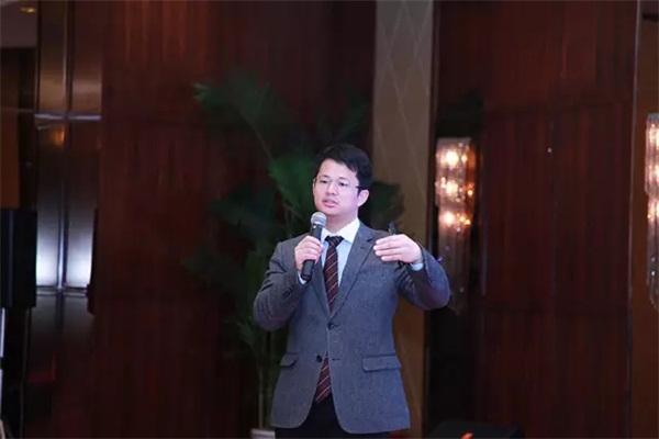 胡君健先生做公司介绍
